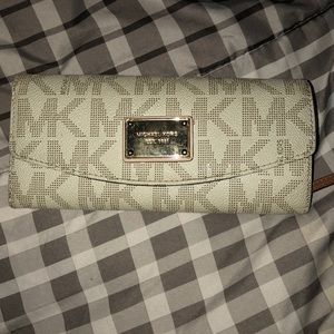 FLASH SALE! Michael Kors Wallet